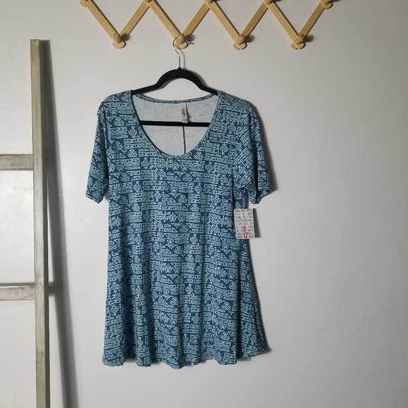 NWT LULAROE WOMEN'S BLUE PATTERNED TUNIC BLOUSE SIZE SMALL - Picture 1 of 10